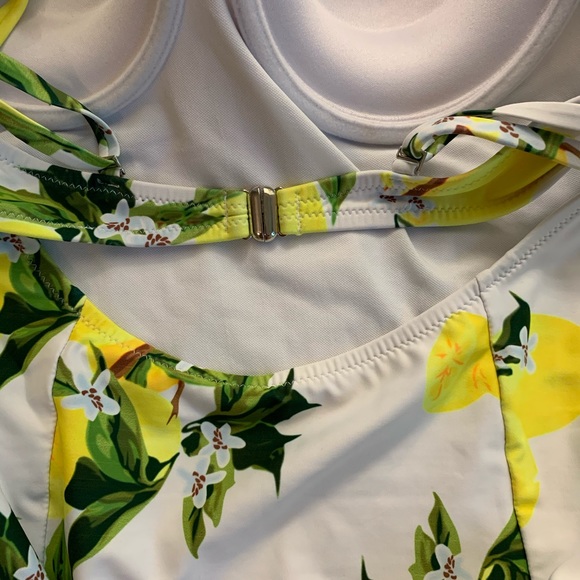 One piece lemon tree bathing suit 🍋🍋 - Picture 6 of 7